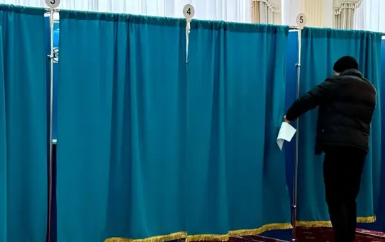 Kazakistan'da Anayasa Referandumu Başladı