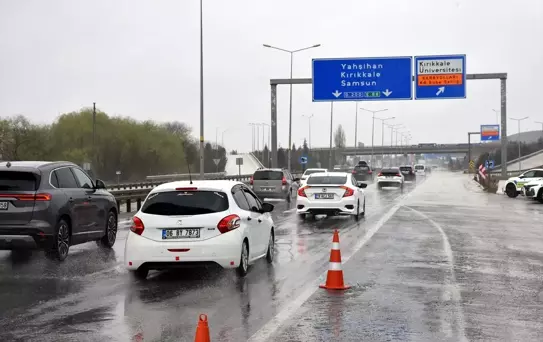 'Kilit kavşak' Kırıkkale'de bayram öncesi trafik yoğunluğu sürüyor