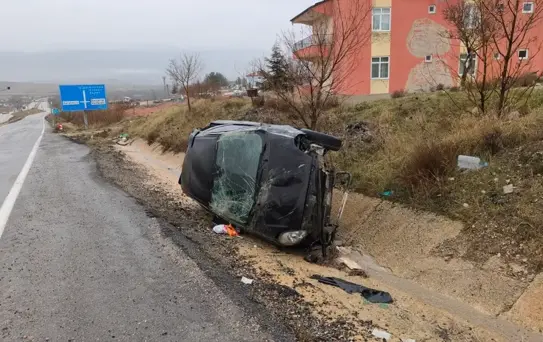 Kırıkkale'de Otomobil Şarampole Devrildi