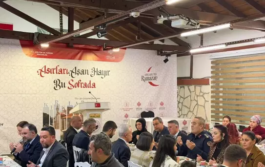 Vali Turan, Roman Vatandaşlarla İftar Yemeğinde Bir Araya Geldi