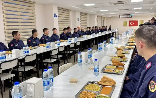 Vali Demiryürek'nden Jandarmaya İftar Ziyareti