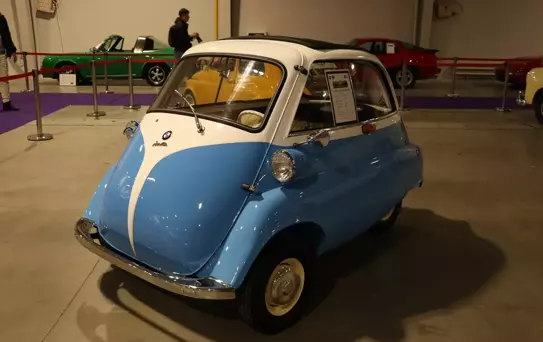 Sofya'da Retro Otomobil Sergisi