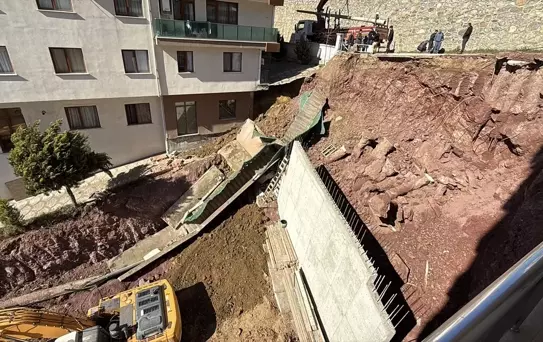 Gebze'de İstinat Duvarı Çöktü