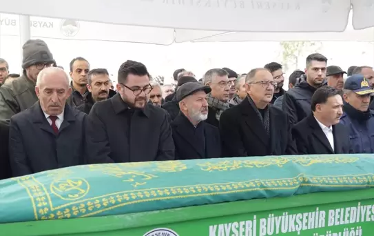 91 Yaşında Vefat Eden Mustafa Çolakbayrakdar Defnedildi