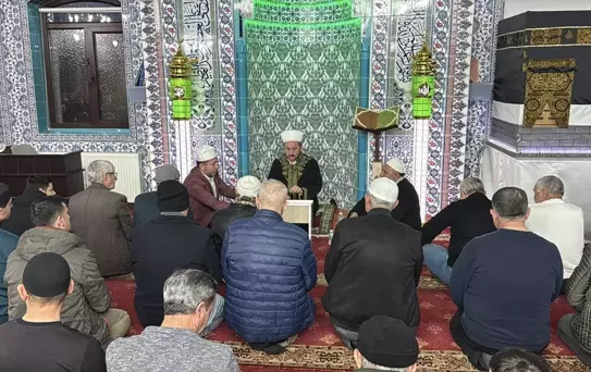 Kadir Gecesi Camiler Dolu