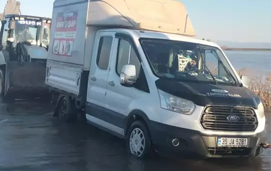 Çapraz Çayı Taşınca Ulaşım Kesildi