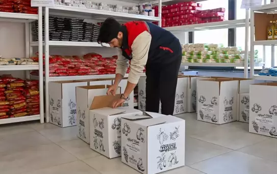 Kumluca'da 500 Ramazan Kolisi Dağıtıldı