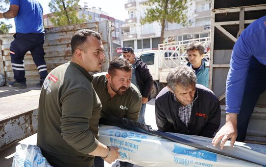 Kumluca'da Hortumdan Etkilenen Çiftçilere Destek