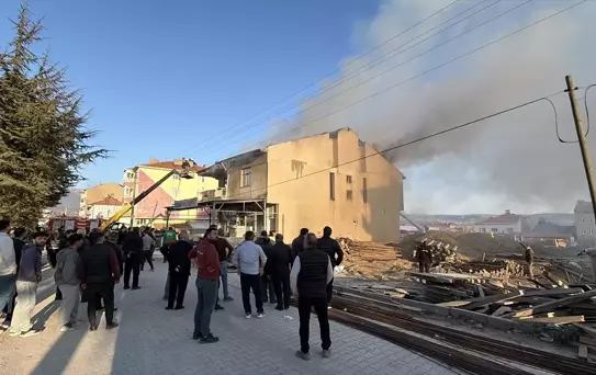 Domaniç'te Çatı Yangını Kontrol Altında