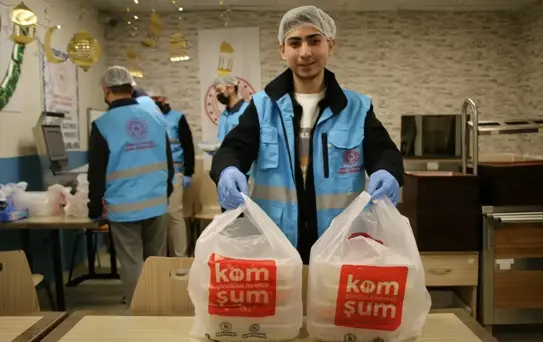 Kütahya'da Öğrencilerden İhtiyaç Sahiplerine İftar