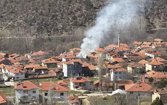 Domaniç'te Yangın: Ev Kül Oldu