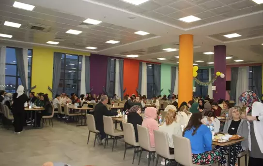 Malazgirt'te Öğrencilere İftar Düzenlendi