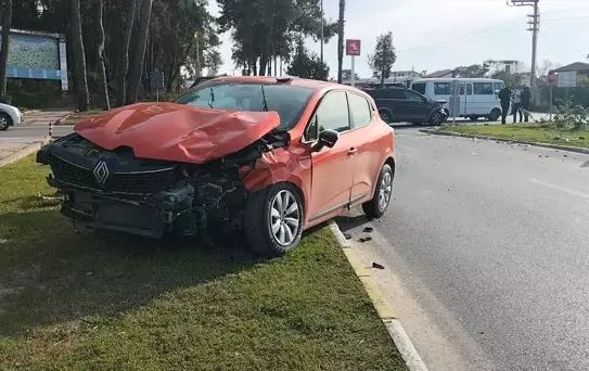 Manavgat'ta Trafik Kazası: 2 Yaralı
