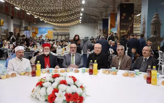 Mardin'de farklı inanç gruplarının temsilcileri 'Kardeşlik İftarı'nda buluştu