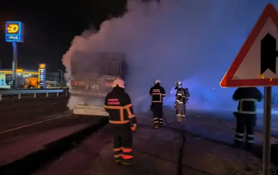 Kızıltepe'de Tırda Yangın Çıktı