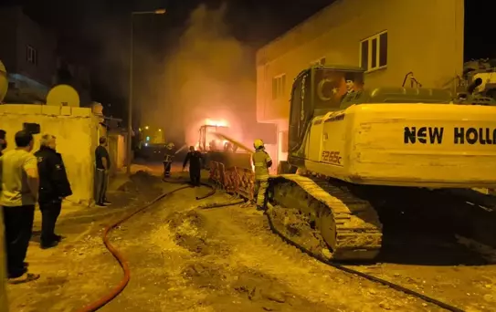 Kızıltepe'de İş Makinelerine Yangın
