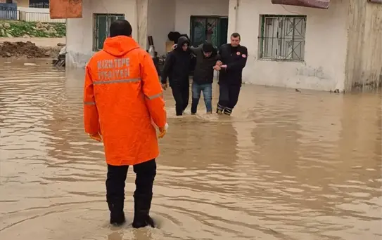 Mardin'de Sağanak Yağış Felç Etti