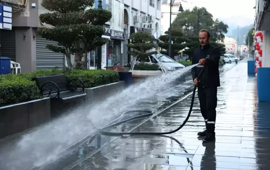 Marmaris'te Camilere Temizlik Çalışmaları