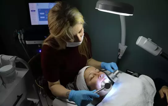 Marmaris'te Kadın Çalışanlara Cilt Bakımı