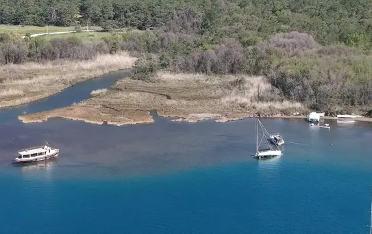 Marmaris'te Deniz Suyu 5 Metre Çekildi