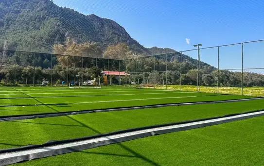 Marmaris'te Halı Saha Yenilendi