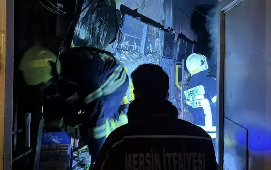 Tarsus'ta Büfe Yangını