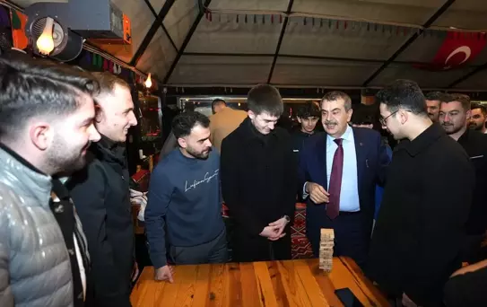 Bakan Tekin Erzurum'da Gençlerle Buluştu