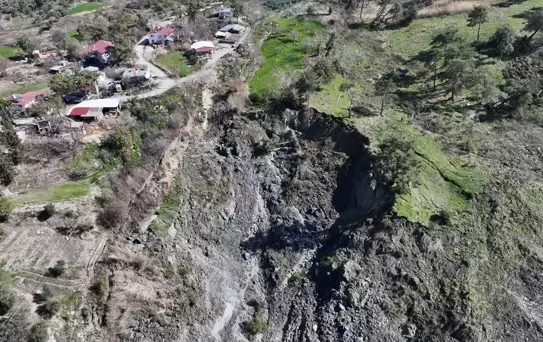 Muğla'da Heyelan Ulaşımı Kesintiye Uğrattı