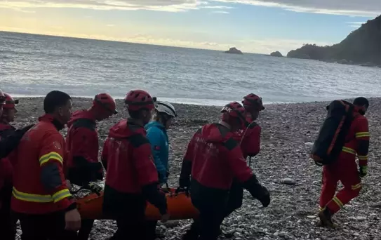 Kayalıklardan Düşen Genç Kurtarıldı