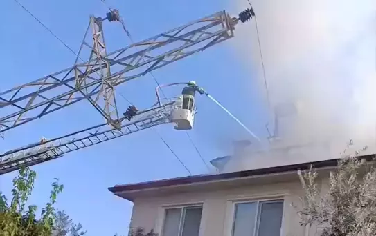 Muğla'da Yüksek Gerilim Direği Devrildi, Yangın Çıktı