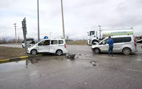 Muş'ta Trafik Kazası: 9 Yaralı