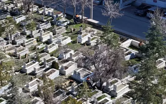 Niğde Mezarlıklarında Bayram Temizliği