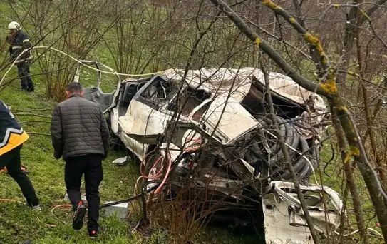 Korgan'da Minibüs Devrildi: 2 Yaralı