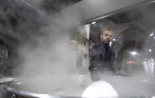 Haseki Sultan Tekkesi Ramazan'da İhtiyaç Sahiplerine Yemek Dağıtıyor