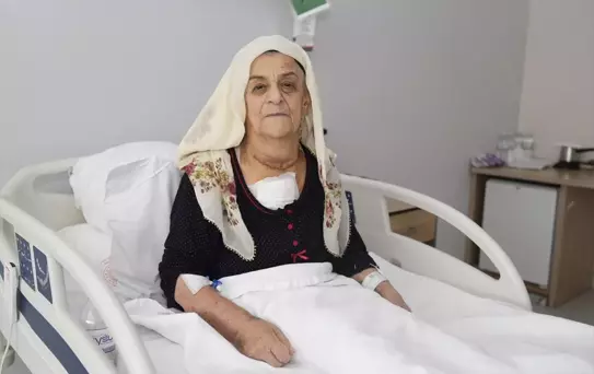 78 Yaşındaki Kadın Guatr Ameliyatıyla Kurtuldu
