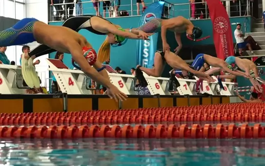 Sakarya'da Paletli Yüzme Şampiyonası Tamamlandı