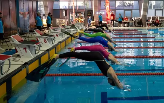 Sakarya'da Paletli Yüzme Şampiyonası Başladı