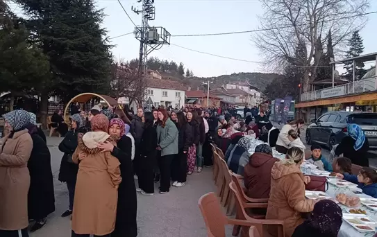 Karaköy'de 750 Kişilik İftar Programı Düzenlendi