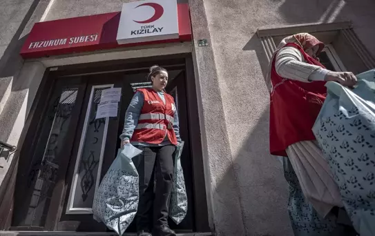 Kızılay Gönüllüleri Bayram İçin Çalışıyor