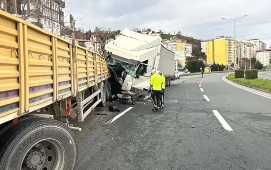 Rize'de Tır Kazası: 4 Yaralı