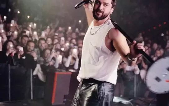 Jony, Türkiye'deki İlk Solo Konserini Verdi