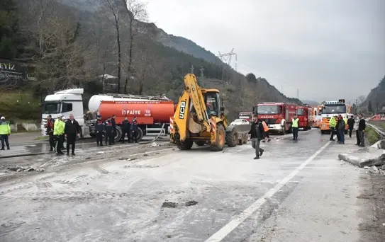Geyve'de Trafik Kazası: 2 Yaralı