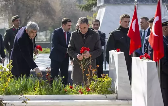 Sakarya ve çevre illerde Çanakkale Deniz Zaferi'nin 111. yılı dolayısıyla törenler düzenlendi