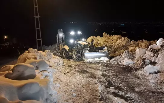 Salıpazarı'nda Karla Mücadele Devam Ediyor