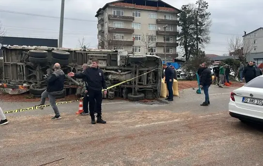 Vakaya giden ambulans kaza yaptı, ölü ve yaralılar var