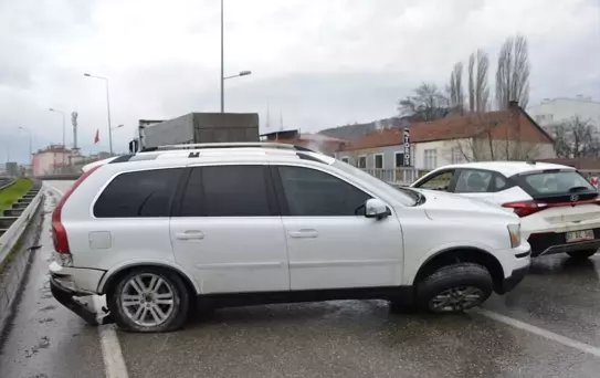 Havza'da Kaza: Anne ve Oğlu Yaralandı