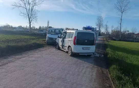Bafra'da Trafik Kazası: 2 Yaralı