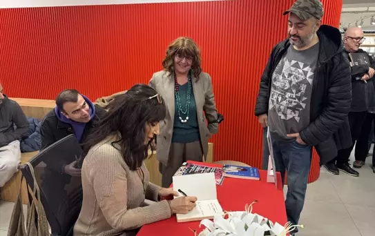 Ayşegül Aldinç Okurlarıyla Buluştu