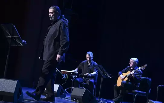 Sanatçı Hasan Sağındık 'Külliye'de Ramazan' etkinliklerinde konser verdi