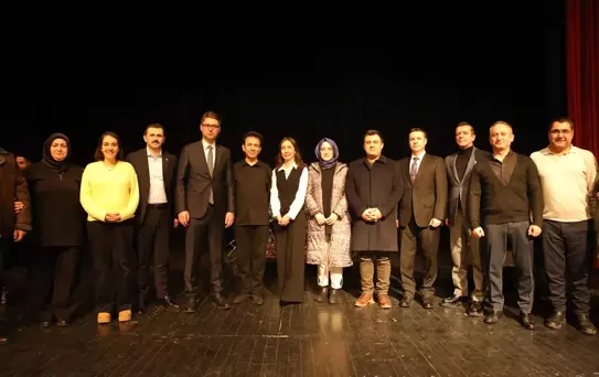 Oğuz Aksaç Erciş'te Konser Verdi